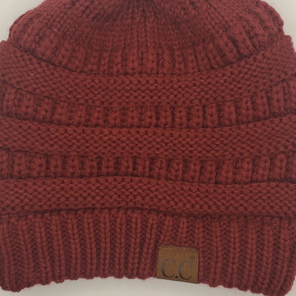 C.C Exclusives Beanie Hat Cap Womens Red Chunky Cable Knit Adult Skiwear Ski - Picture 2 of 9